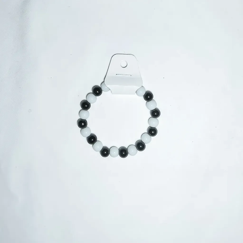 Pulsera de piedra onix (Blanco y negro)